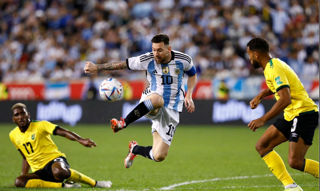 Messi được phong thần trên sân nhờ tài năng? Sai! "Thức uống bí mật" anh ấy uống mới là vũ khí ẩn gi