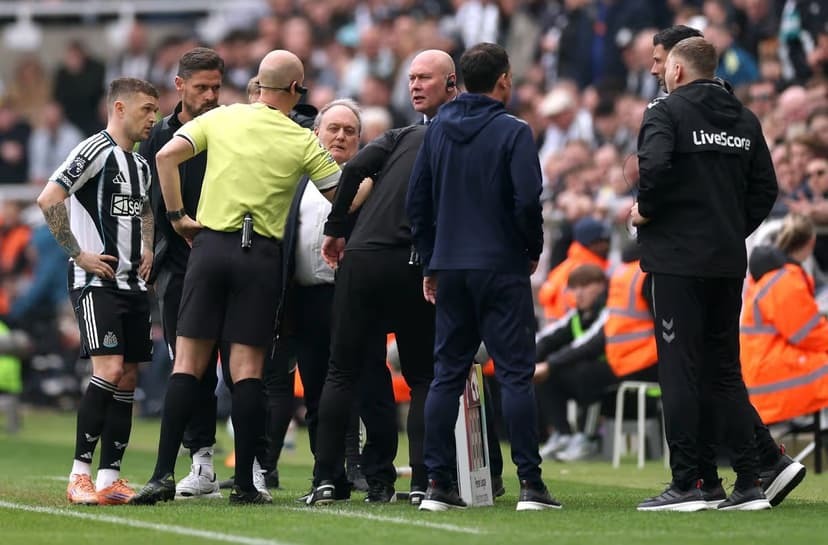 Newcastle vs Sunderland hỗn loạn, trận đấu bị gián đoạn vì phân biệt chủng tộc