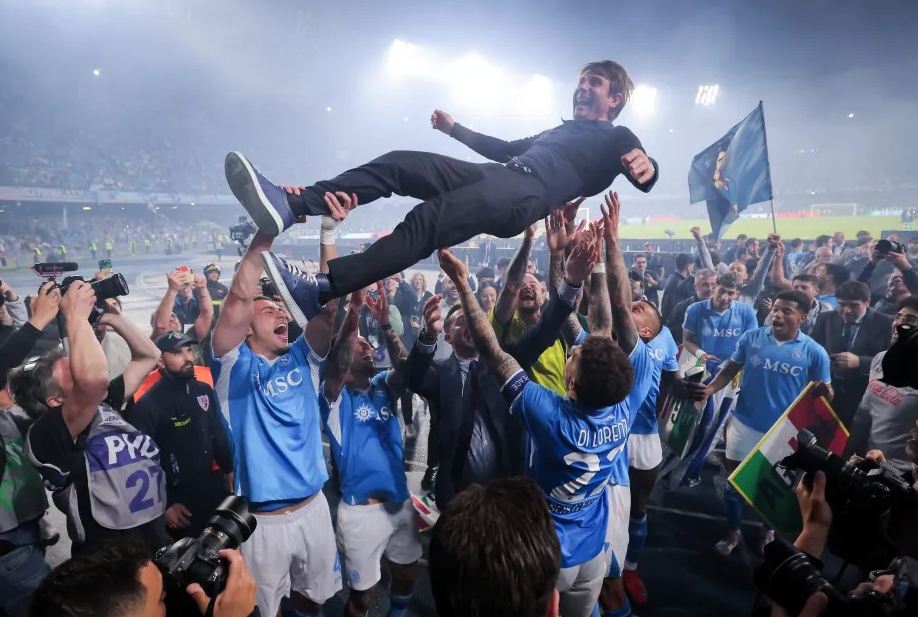 Napoli gây bất ngờ khi theo đuổi 4 cầu thủ bị thất sủng tại MU