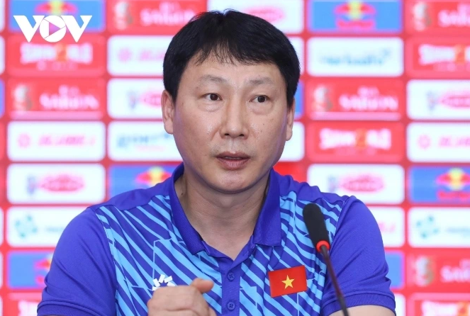 Tuyển Việt Nam gây tiếng vang toàn cầu, HLV Kim Sang-sik nhận mưa lời khen