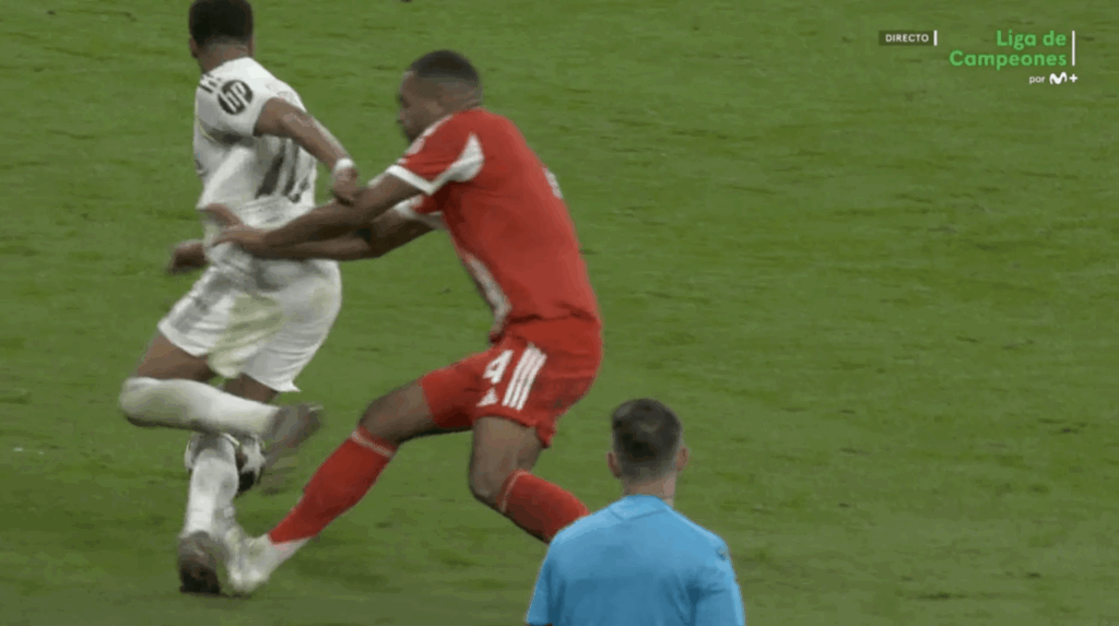 Real Madrid thua Bayern, tranh cãi thẻ đỏ bùng nổ