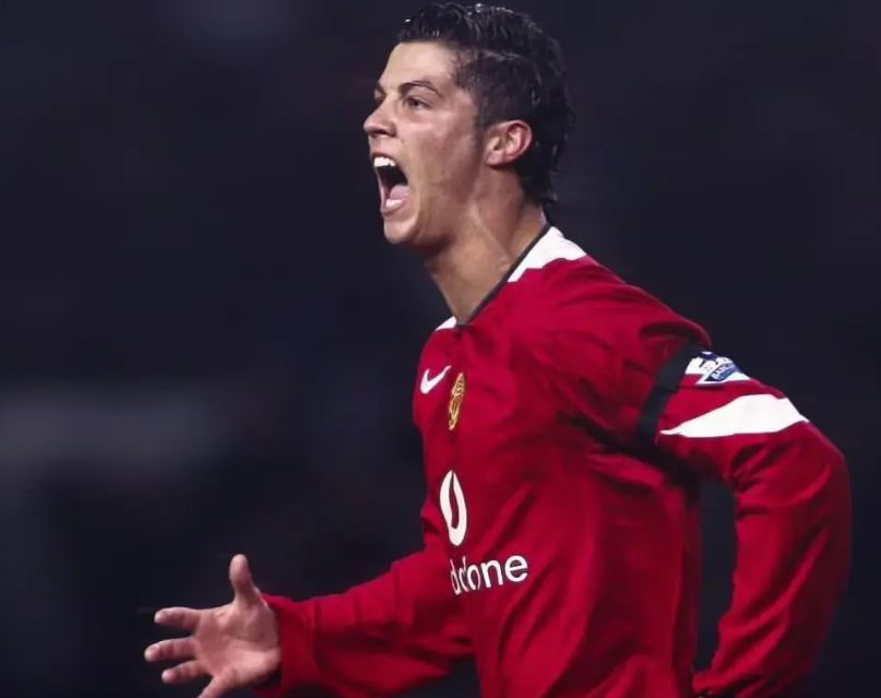 Chi tiết kỹ thuật nhỏ của Cristiano Ronaldo: Tại sao anh có thể lừa đảo toàn bộ hàng phòng thủ?!