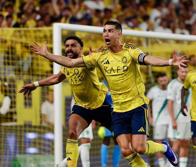 Ronaldo ghi bàn thứ 970, đáp trả cực chất khi bị CĐV Al Ahli chế giễu
