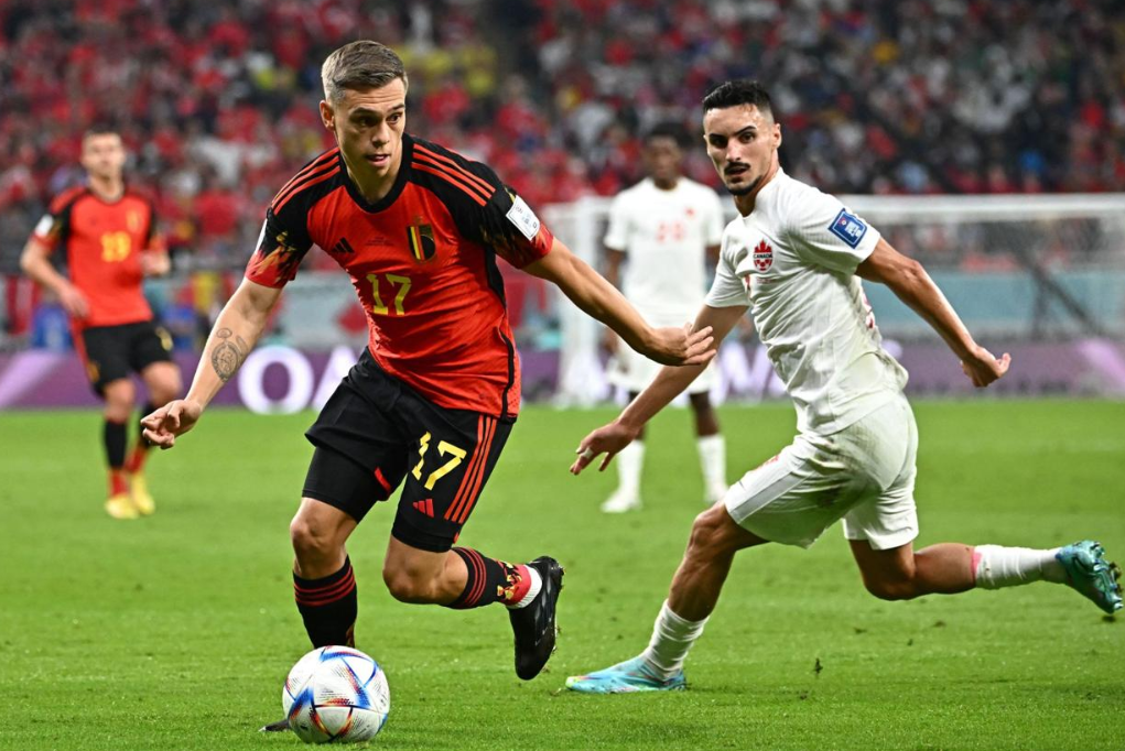 Leandro Trossard rực sáng, Bỉ giành ngôi đầu đầy thuyết phục