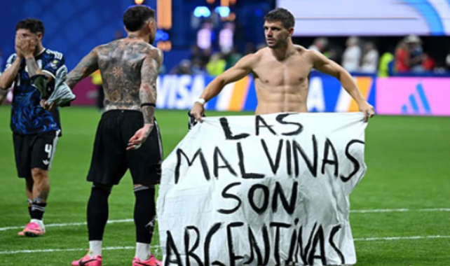 Chiến thắng trước tuyển Anh chưa trọn vẹn, Argentina đứng trước rắc rối với FIFA